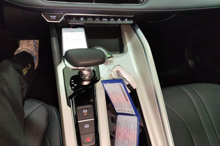 Used Geely Auto Preface 2025 Dongfang Yao 1.5TD Fuyao Edition Gear Lever