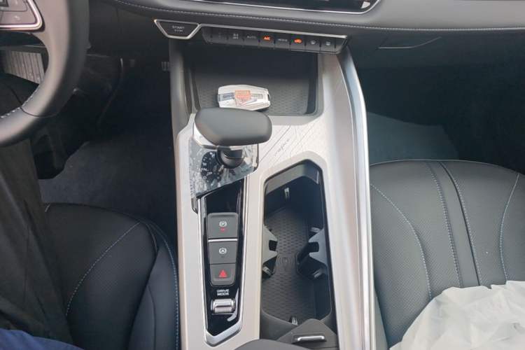 Used Geely Auto Preface 2025 Dongfang Yao 1.5TD Fuyao Edition Gear Lever