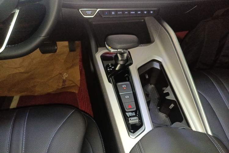 Used Geely Auto Preface 2025 Dongfang Yao 1.5TD Kunlun Edition Gear Lever
