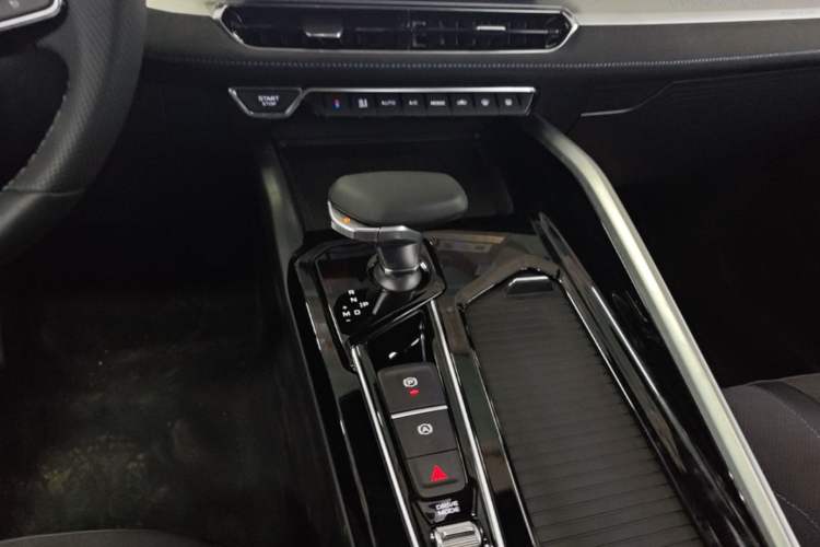 Used Geely Auto Preface 2025 Dongfang Yao 2.0TD Lanxing Edition Gear Lever