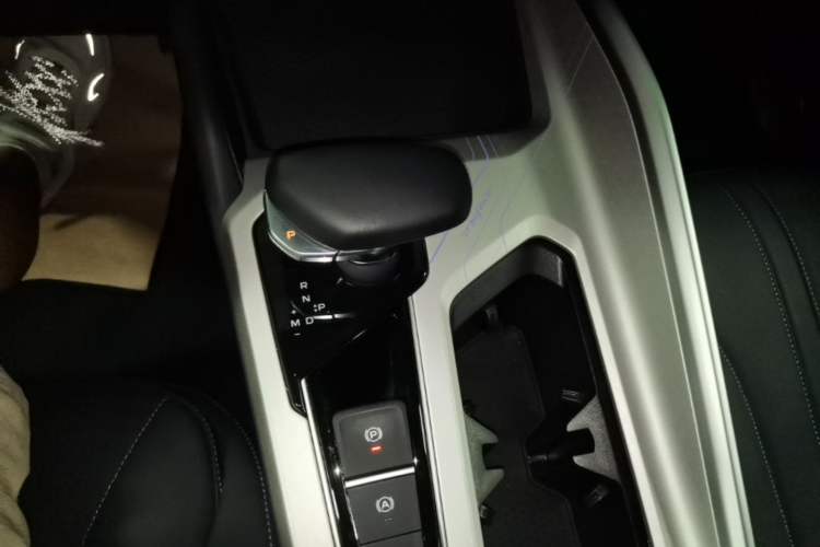 Used Geely Auto Preface 2025 Dongfang Yao 1.5TD Kunlun Edition Gear Lever
