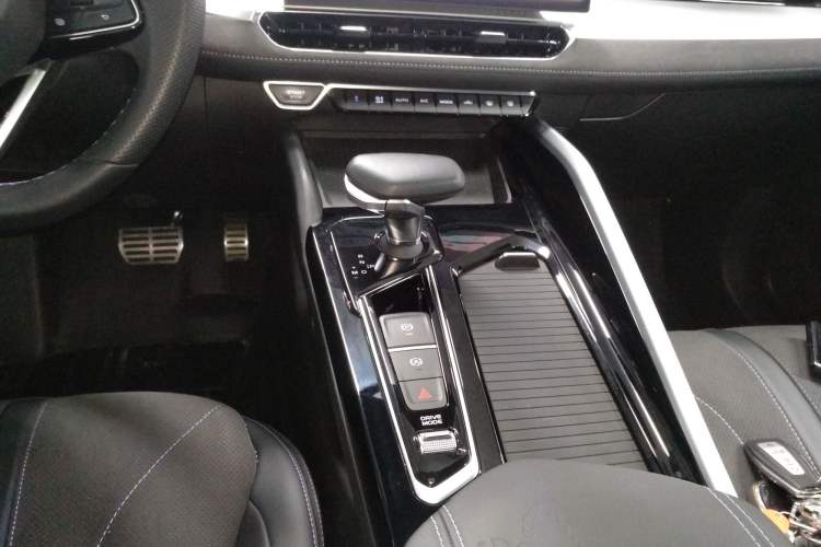 Used Geely Auto Preface 2025 Dongfang Yao 2.0TD Moonlight Edition Gear Lever