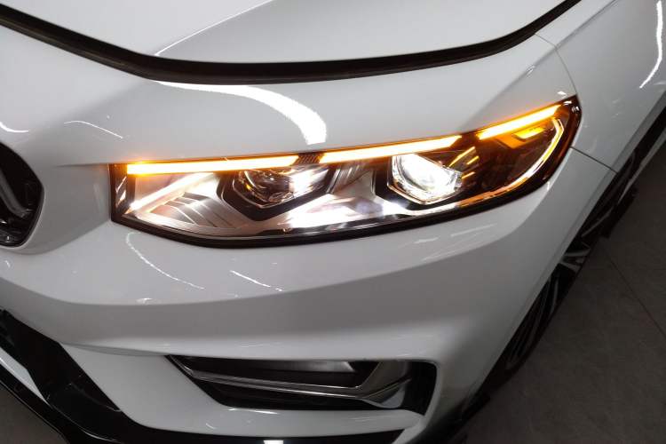 Used Geely Auto Preface 2025 Dongfang Yao 2.0TD Moonlight Edition Left Front Headlight