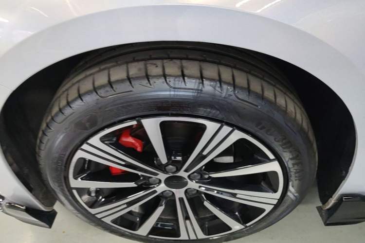 Used Geely Auto Preface 2025 Dongfang Yao 2.0TD Lanxing Edition Left Front Wheel Hub