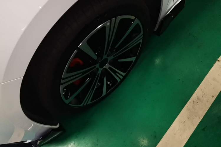 Used Geely Auto Preface 2025 Dongfang Yao 1.5TD Kunlun Edition Left Front Wheel Hub