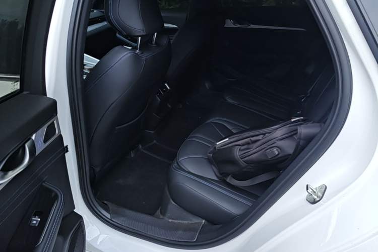 Used Geely Auto Preface 2025 Dongfang Yao 1.5TD Fuyao Edition Left Rear Seat
