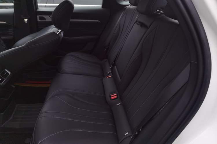 Used Geely Auto Preface 2025 Dongfang Yao 1.5TD Fuyao Edition Left Rear Seat