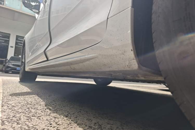 Used Geely Auto Preface 2025 Dongfang Yao 1.5TD Fuyao Edition Left Side Sill