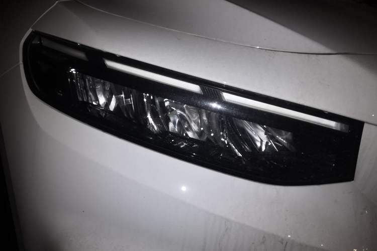 Used Geely Auto Preface 2025 Dongfang Yao 1.5TD Fuyao Edition Right Front Headlight