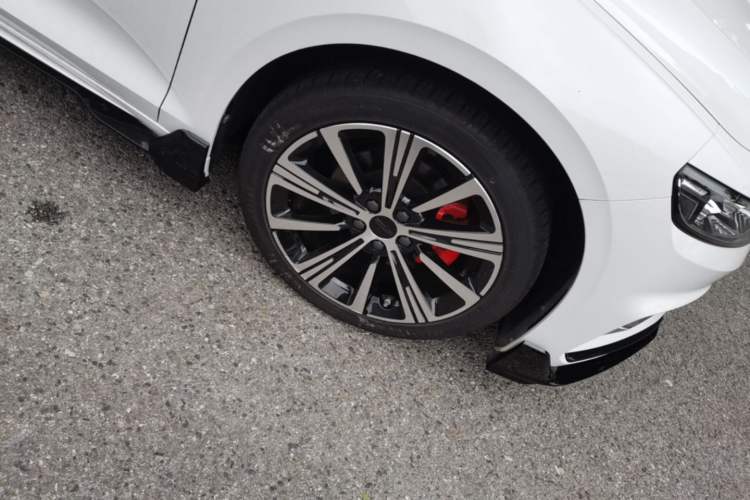 Used Geely Auto Preface 2025 Dongfang Yao 1.5TD Kunlun Edition Right Front Wheel Hub