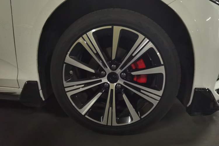 Used Geely Auto Preface 2025 Dongfang Yao 1.5TD Kunlun Edition Right Front Wheel Hub