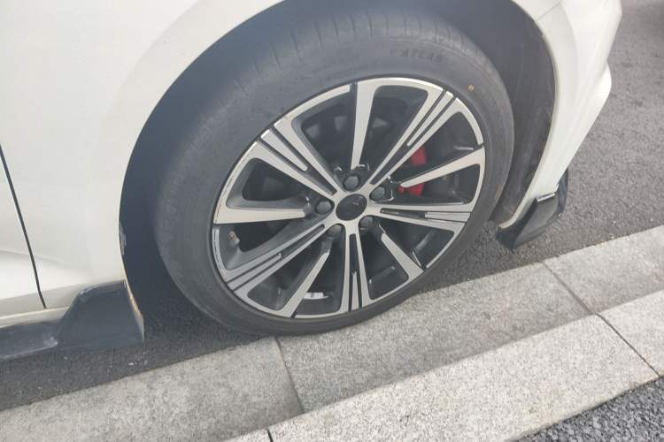 Used Geely Auto Preface 2025 Dongfang Yao 1.5TD Kunlun Edition Right Front Wheel Hub