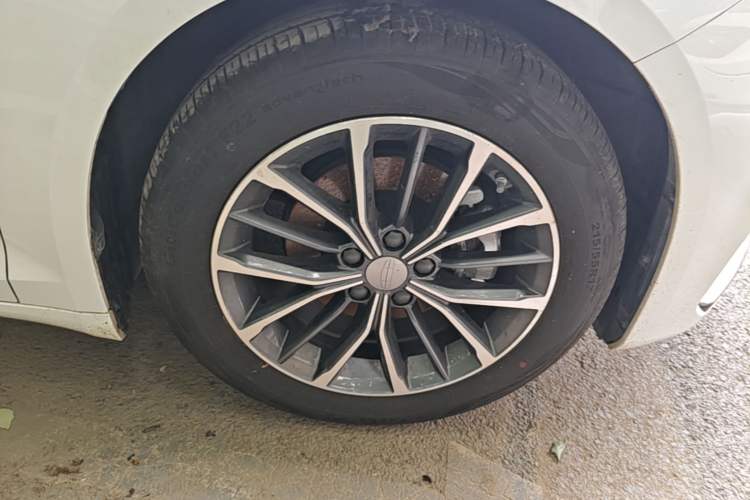 Used Geely Auto Preface 2025 Dongfang Yao 1.5TD Fuyao Edition Right Front Wheel Hub