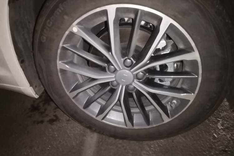 Used Geely Auto Preface 2025 Dongfang Yao 1.5TD Fuyao Edition Right Front Wheel Hub