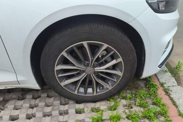 Used Geely Auto Preface 2025 Dongfang Yao 1.5TD Fuyao Edition Right Front Wheel Hub