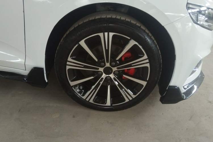 Used Geely Auto Preface 2025 Dongfang Yao 1.5TD Kunlun Edition Right Front Wheel Hub