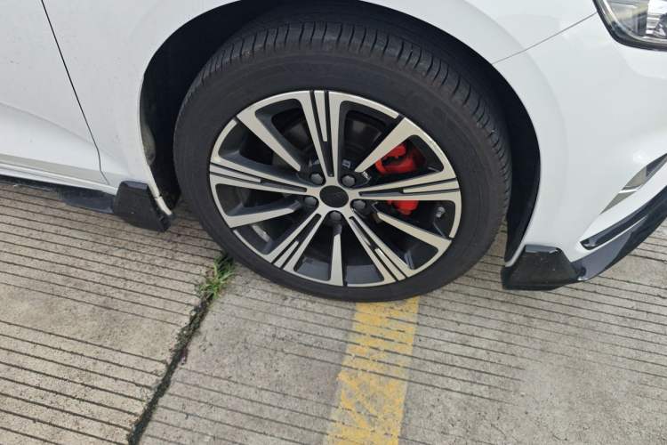Used Geely Auto Preface 2025 Dongfang Yao 2.0TD Moonlight Edition Right Front Wheel Hub