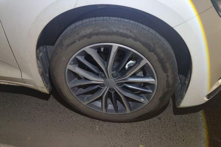 Used Geely Auto Preface 2025 Dongfang Yao 1.5TD Fuyao Edition Right Front Wheel Hub