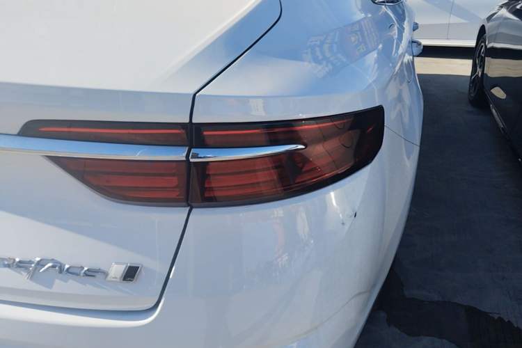 Used Geely Auto Preface 2025 Dongfang Yao 1.5TD Fuyao Edition Right Rear Taillight