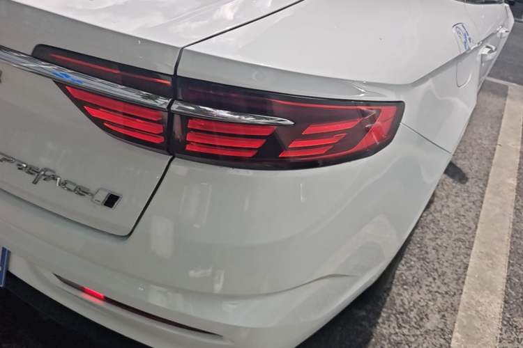 Used Geely Auto Preface 2025 Dongfang Yao 1.5TD Fuyao Edition Right Rear Taillight