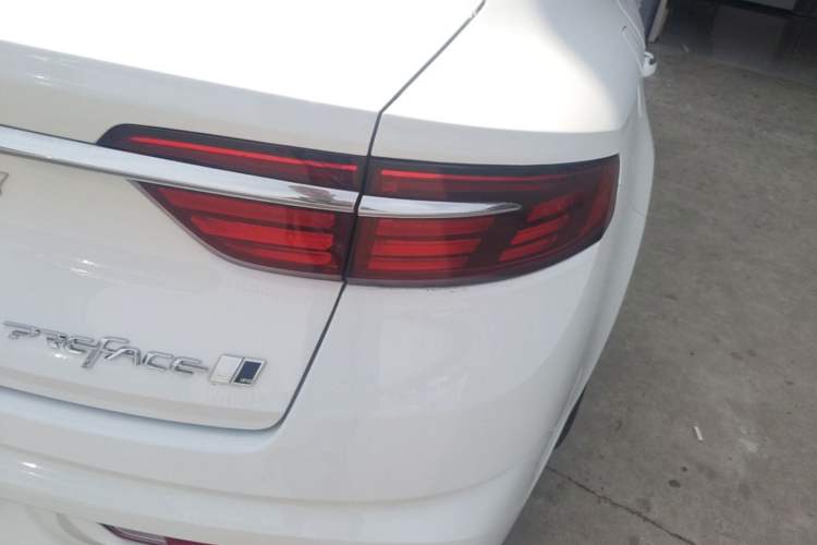 Used Geely Auto Preface 2025 Dongfang Yao 1.5TD Fuyao Edition Right Rear Taillight