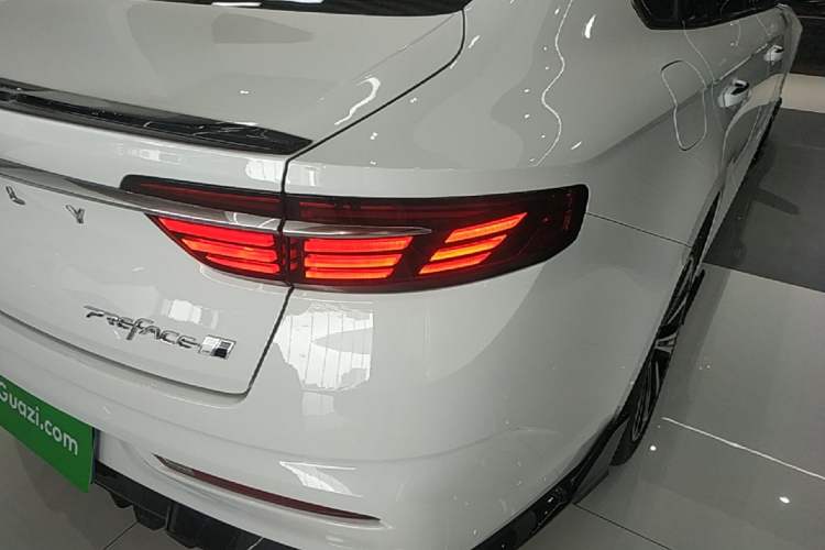 Used Geely Auto Preface 2025 Dongfang Yao 1.5TD Kunlun Edition Right Rear Taillight