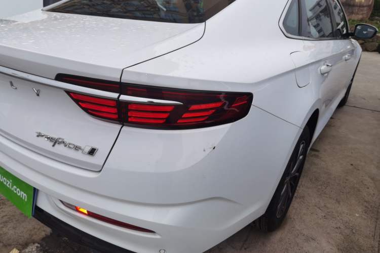 Used Geely Auto Preface 2025 Dongfang Yao 1.5TD Fuyao Edition Right Rear Taillight