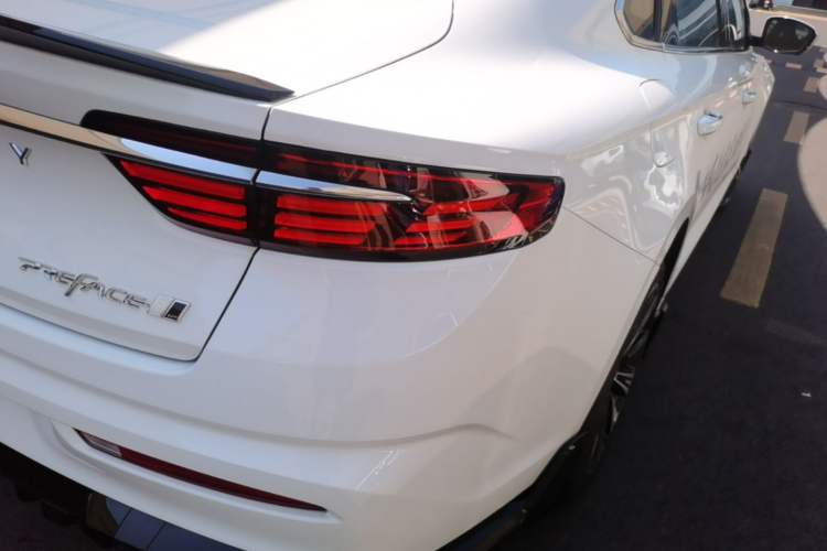 Used Geely Auto Preface 2025 Dongfang Yao 2.0TD Moonlight Edition Right Rear Taillight