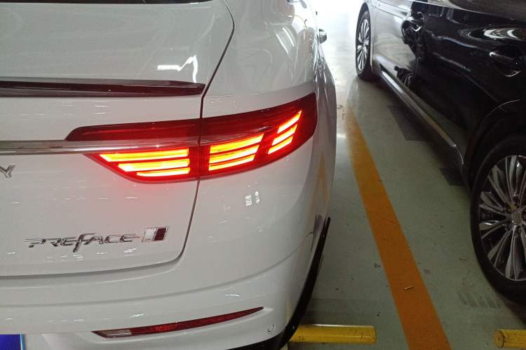 Used Geely Auto Preface 2025 Dongfang Yao 1.5TD Kunlun Edition Right Rear Taillight