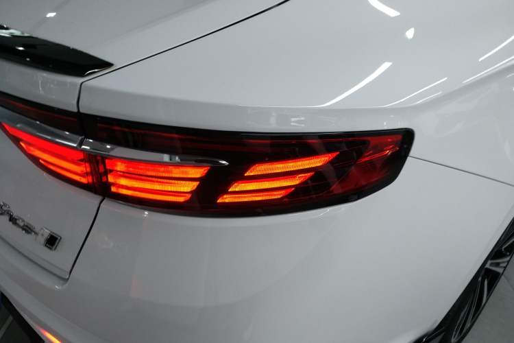 Used Geely Auto Preface 2025 Dongfang Yao 2.0TD Moonlight Edition Right Rear Taillight