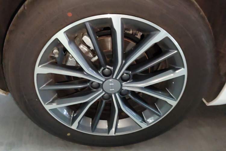 Used Geely Auto Preface 2025 Dongfang Yao 1.5TD Fuyao Edition Right Rear Wheel Hub