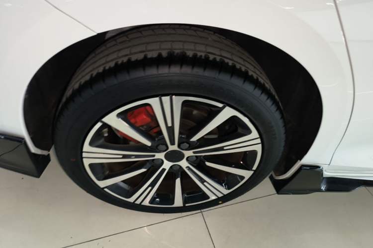 Used Geely Auto Preface 2025 Dongfang Yao 1.5TD Kunlun Edition Right Rear Wheel Hub