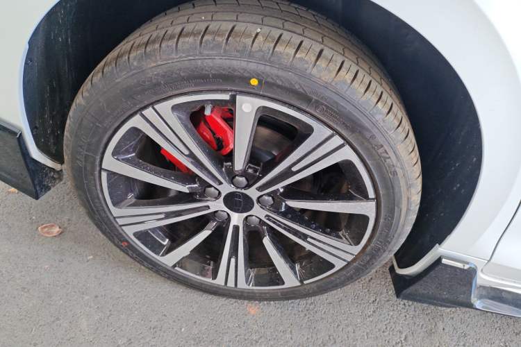 Used Geely Auto Preface 2025 Dongfang Yao 1.5TD Kunlun Edition Right Rear Wheel Hub