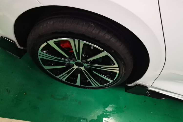 Used Geely Auto Preface 2025 Dongfang Yao 1.5TD Kunlun Edition Right Rear Wheel Hub