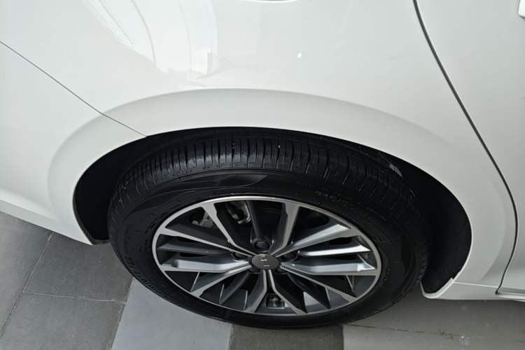 Used Geely Auto Preface 2025 Dongfang Yao 1.5TD Fuyao Edition Right Rear Wheel Hub