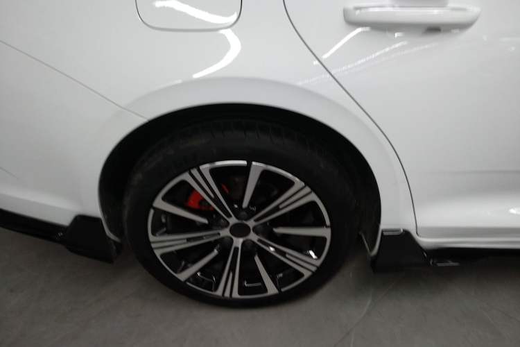 Used Geely Auto Preface 2025 Dongfang Yao 2.0TD Moonlight Edition Right Rear Wheel Hub