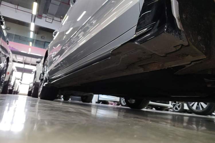 Used Geely Auto Preface 2025 Dongfang Yao 2.0TD Lanxing Edition Right Side Sill