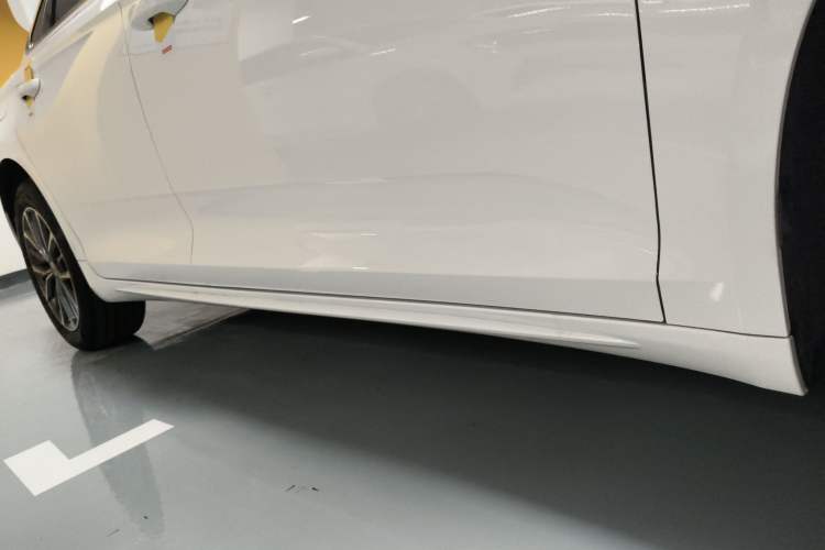 Used Geely Auto Preface 2025 Dongfang Yao 1.5TD Fuyao Edition Right Side Sill