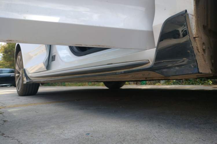 Used Geely Auto Preface 2025 Dongfang Yao 1.5TD Kunlun Edition Right Side Sill
