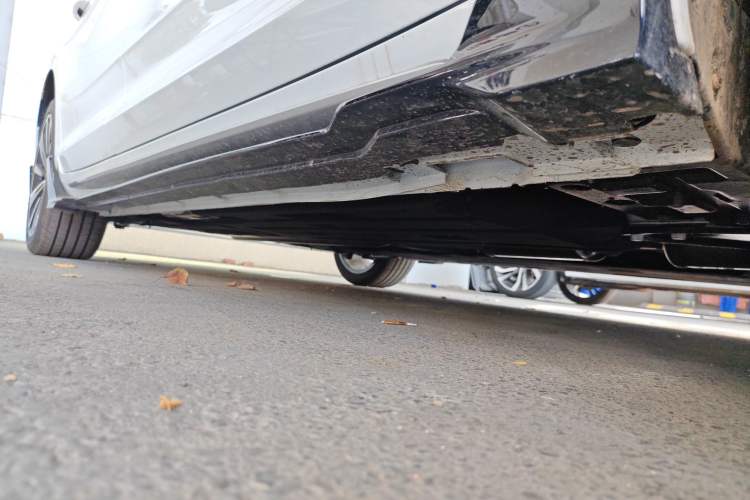 Used Geely Auto Preface 2025 Dongfang Yao 1.5TD Kunlun Edition Right Side Sill