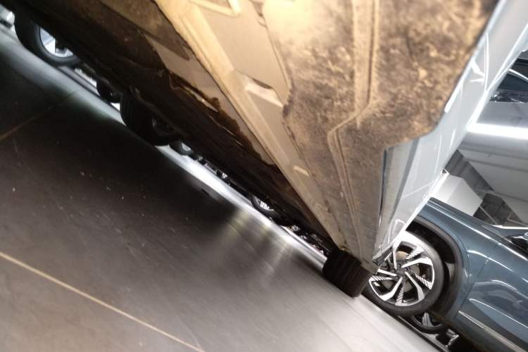 Used Geely Auto Preface 2025 Dongfang Yao 2.0TD Moonlight Edition Right Side Sill