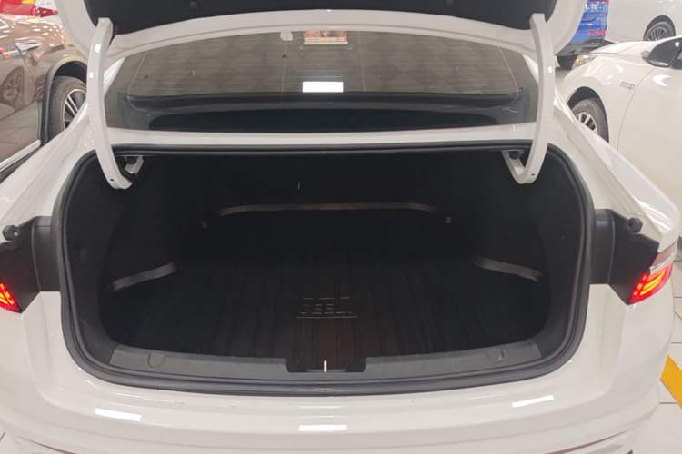 Used Geely Auto Preface 2025 Dongfang Yao 1.5TD Kunlun Edition Trunk