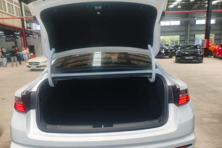 Used Geely Auto Preface 2025 Dongfang Yao 1.5TD Fuyao Edition Trunk
