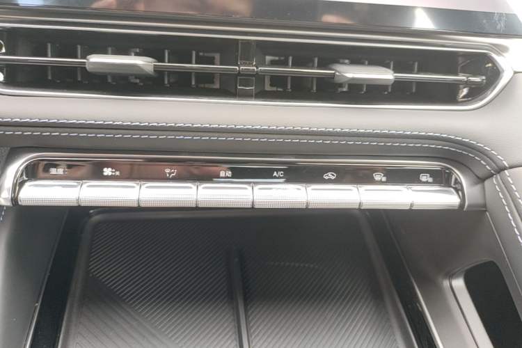 Used Geely Auto Preface 2026 Model Oriental Yao 1.5TD Fuyao Edition Audio And AC Panel