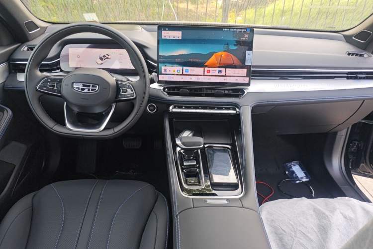 Used Geely Auto Preface 2026 Model Oriental Yao 1.5TD Fuyao Edition Center Console