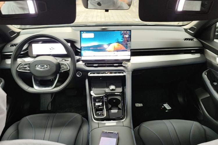 Used Geely Auto Preface 2026 Model Oriental Yao 1.5TD Kunlun Edition Center Console
