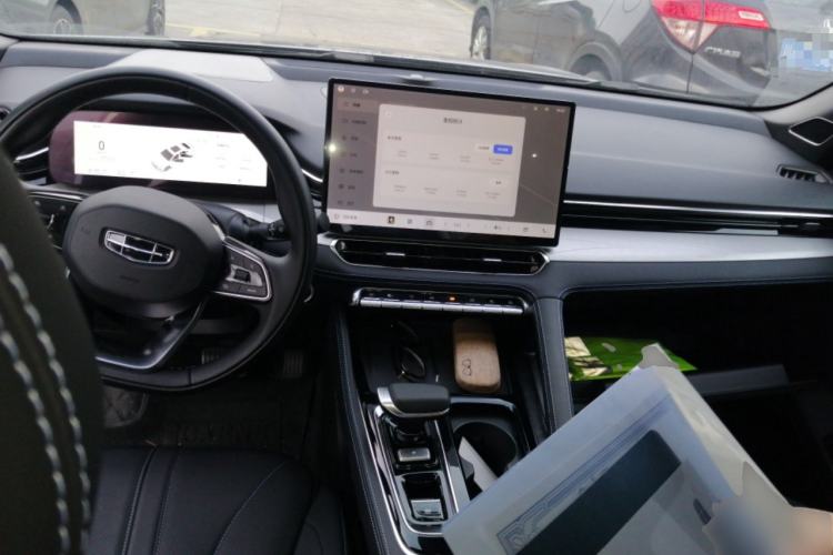 Used Geely Auto Preface 2026 Model Oriental Yao 1.5TD Kunlun Edition Center Console
