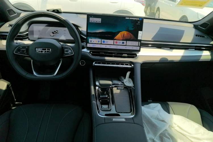 Used Geely Auto Preface 2026 Model Oriental Yao 1.5TD Kunlun Edition Center Console