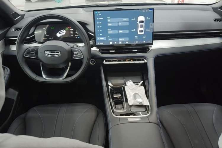 Used Geely Auto Preface 2026 Model Oriental Yao 1.5TD Fuyao Edition Center Console