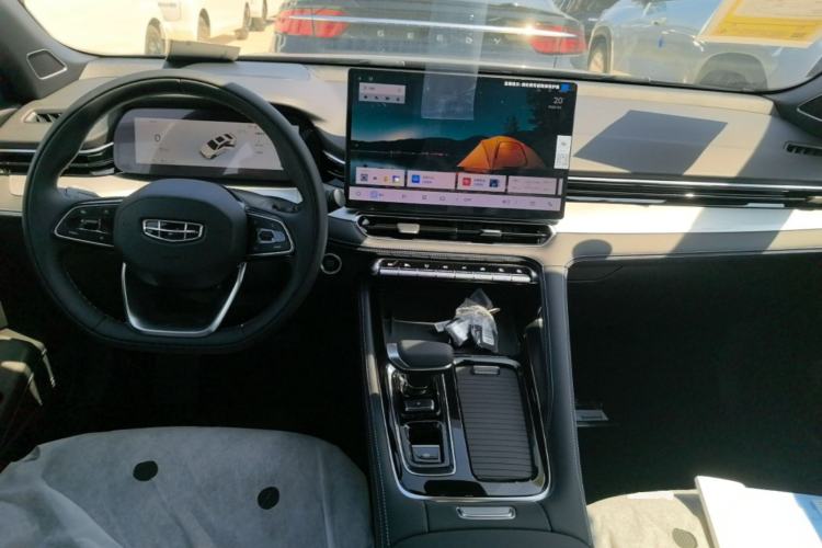 Used Geely Auto Preface 2026 Model Oriental Yao 1.5TD Kunlun Edition Center Console